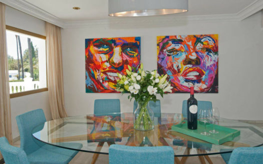 Villa de 5 dormitorios en Nueva Andalucia