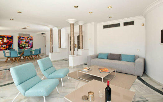 Villa de 5 dormitorios en Nueva Andalucia