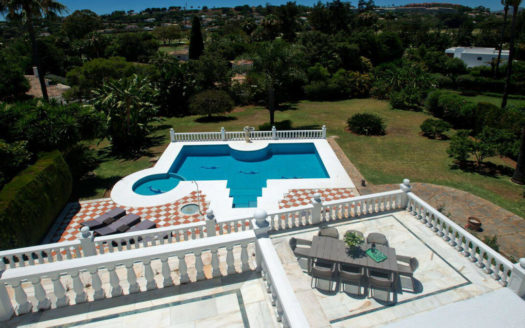 Villa de 5 dormitorios en Nueva Andalucia