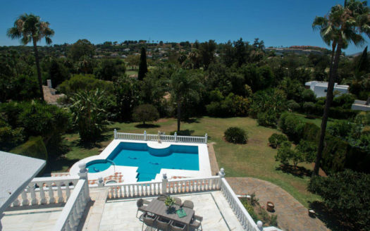 Villa de 5 dormitorios en Nueva Andalucia