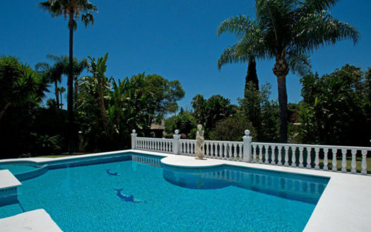 Villa de 5 dormitorios en Nueva Andalucia