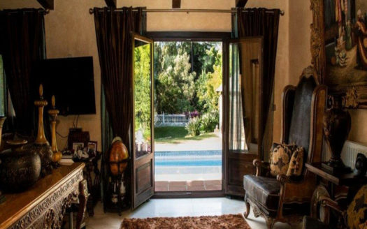 Villa de 7 dormitorios en Nueva Andalucia