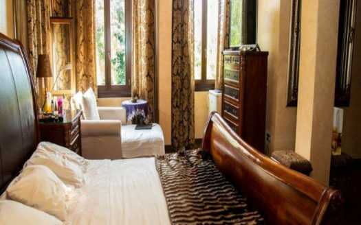 Villa de 7 dormitorios en Nueva Andalucia