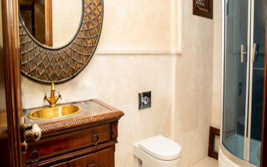 Villa de 7 dormitorios en Nueva Andalucia