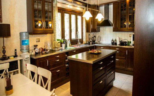 Villa de 7 dormitorios en Nueva Andalucia