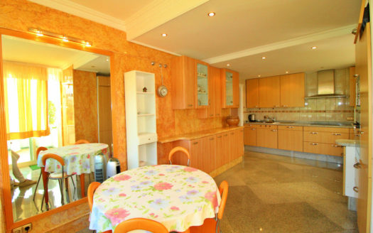 Ático de 4 dormitorios en Nueva Andalucia