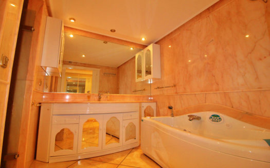 Ático de 4 dormitorios en Nueva Andalucia