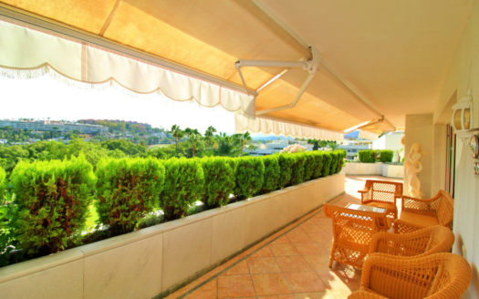 Ático de 4 dormitorios en Nueva Andalucia