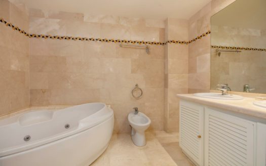 Apartamento de 2 dormitorios en Nueva Andalucia