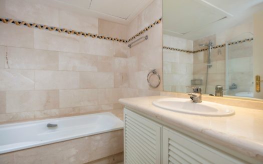 Apartamento de 2 dormitorios en Nueva Andalucia