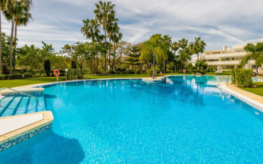 Apartamento de 2 dormitorios en Nueva Andalucia