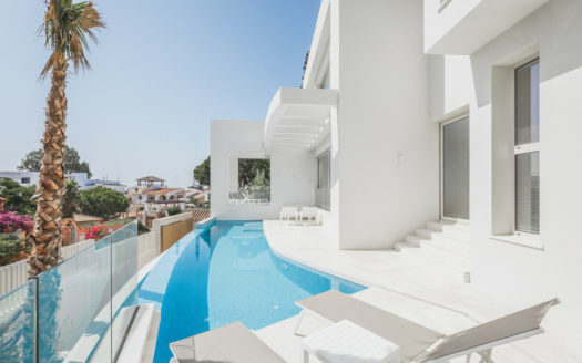 Villa de 4 dormitorios en Nueva Andalucia