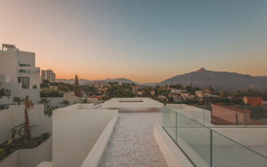 Villa de 4 dormitorios en Nueva Andalucia