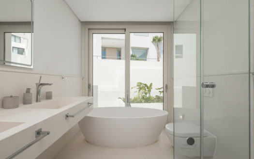 Villa de 4 dormitorios en Nueva Andalucia