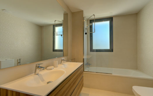 Apartamento de 2 dormitorios en  Benahavis