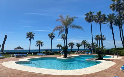 Apartamento de 3 dormitorios en Alcazaba Beach