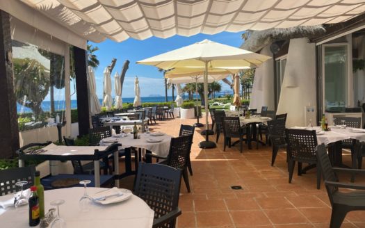 Apartamento de 3 dormitorios en Alcazaba Beach