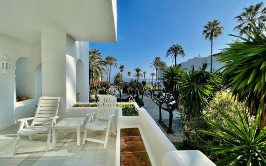 Apartamento de 3 dormitorios en Alcazaba Beach
