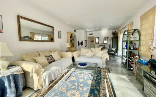 Apartamento de 3 dormitorios en Alcazaba Beach