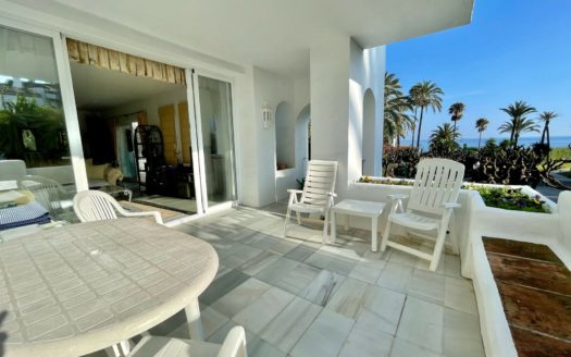 Apartamento de 3 dormitorios en Alcazaba Beach
