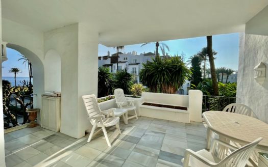 Apartamento de 3 dormitorios en Alcazaba Beach