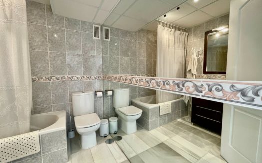 Apartamento de 3 dormitorios en Alcazaba Beach