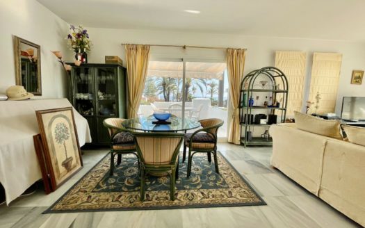 Apartamento de 3 dormitorios en Alcazaba Beach
