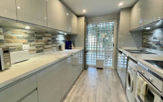 Apartamento de 3 dormitorios en Alcazaba Beach