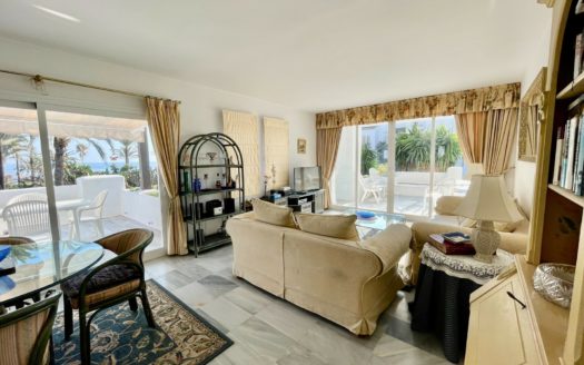 Apartamento de 3 dormitorios en Alcazaba Beach