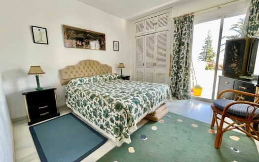 Apartamento de 3 dormitorios en Alcazaba Beach