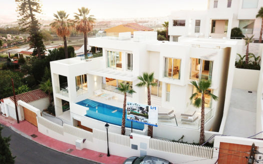 Villa de 4 dormitorios en Nueva Andalucia