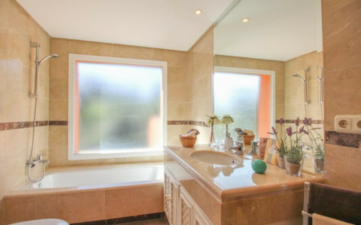 Apartamento de 2 dormitorios en Nueva Andalucia