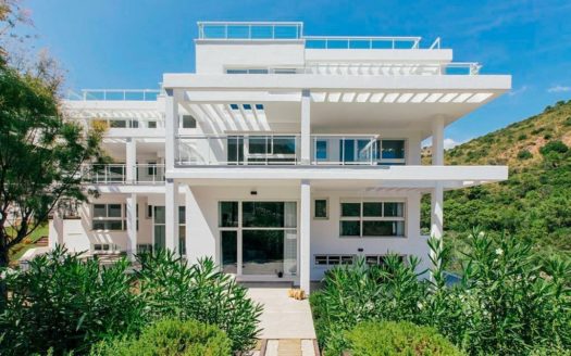 2 bedrooms Apartment in  Benahavis